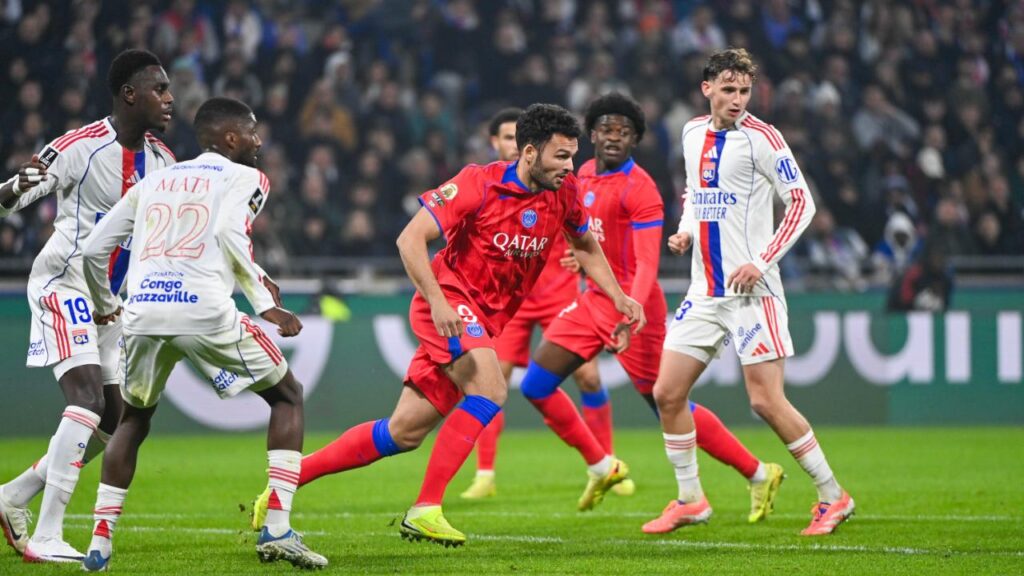 Gros clash entre joueurs apr&egrave;s le but vainqueur de Joao Neves !